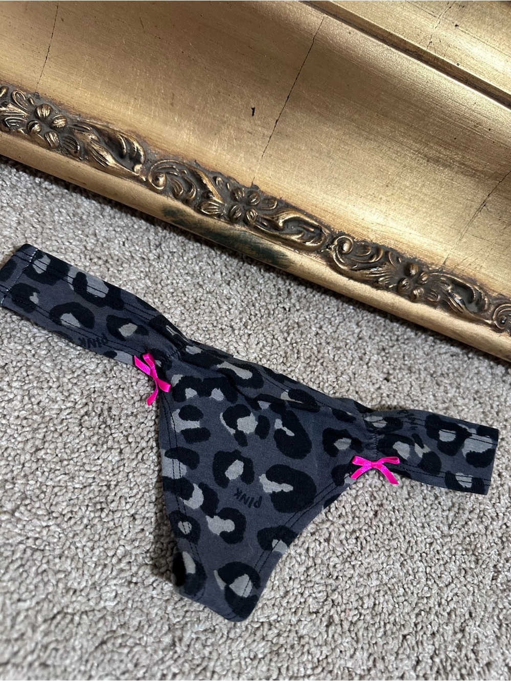 New Pink Victoria's Secret 2011 Cheeksters Low Rise Thong Animal Print Pink Bow